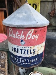 Pretzel Can light by Michael Petrie